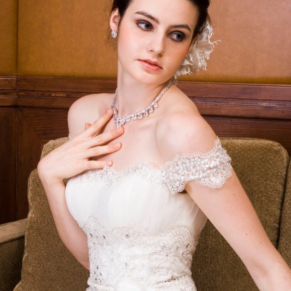 Royal Gorgeous Cubic Zirconia Bridal Jewel… - Picture 2 of 10